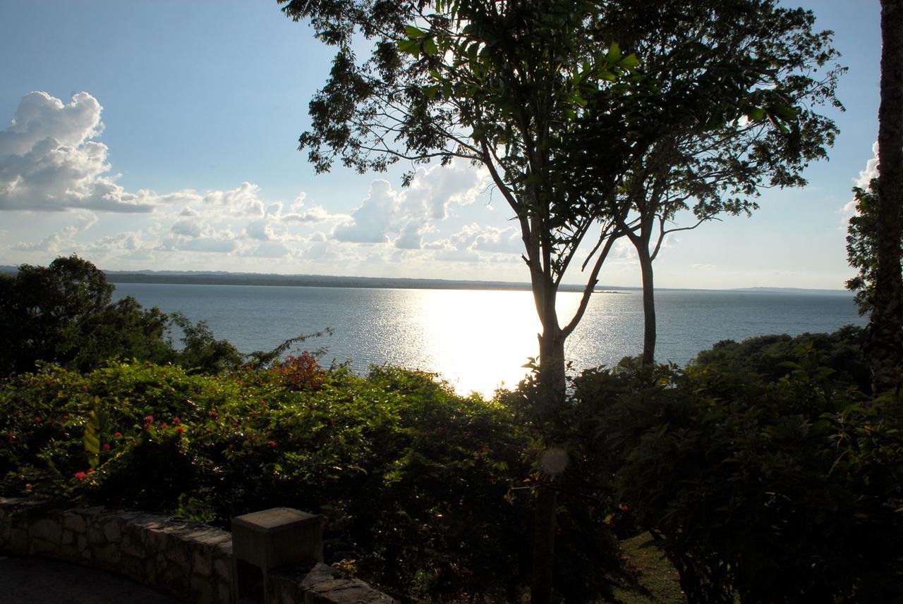 Camino Real Tikal‎ Hotel El Remate Exterior photo